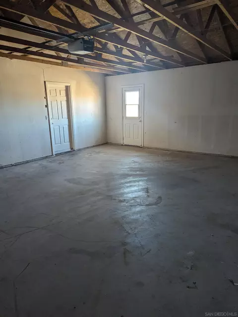 Exterior - 14976 Quivero Rd, Apple Valley, CA 92307 photo 3 of 4