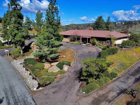 1421 Blue Lilac Ln, Alpine, CA 91901
