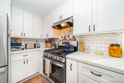 Kitchen - 325 Wind Flower Way, Oceanside, CA 92057 photo 3 of 5