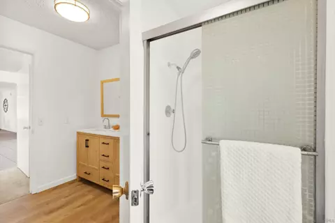 Bath - 14545 Hillndale Way, Poway, CA 92064 photo 3 of 4