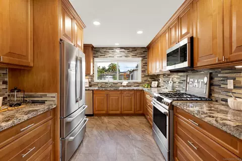 Kitchen - 14545 Hillndale Way, Poway, CA 92064 photo 6 of 7