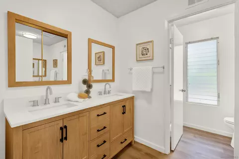 Bath - 14545 Hillndale Way, Poway, CA 92064 photo 1 of 4