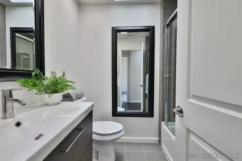 Bath - 406 Edgehill Ln, Oceanside, CA 92054 photo 3 of 3