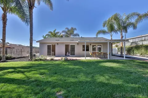 Exterior - 406 Edgehill Ln, Oceanside, CA 92054 photo 9 of 14