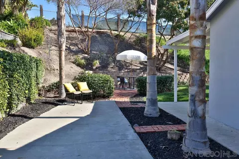 Exterior - 406 Edgehill Ln, Oceanside, CA 92054 photo 13 of 14