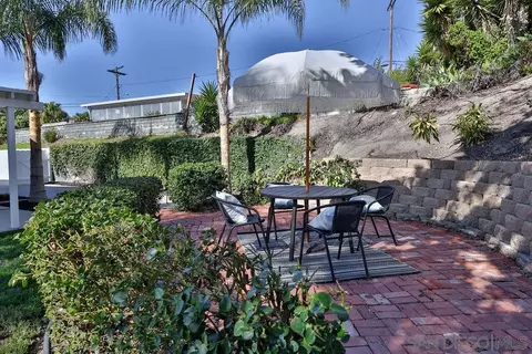 Exterior - 406 Edgehill Ln, Oceanside, CA 92054 photo 11 of 14