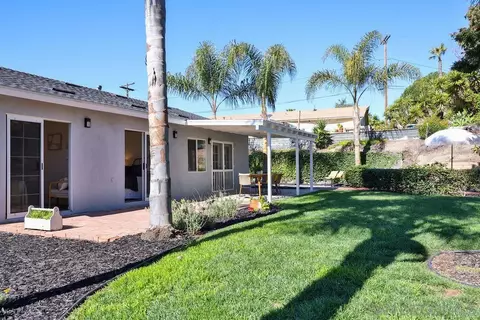 Exterior - 406 Edgehill Ln, Oceanside, CA 92054 photo 7 of 14