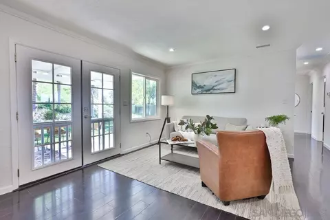 Living - 406 Edgehill Ln, Oceanside, CA 92054 photo 3 of 4