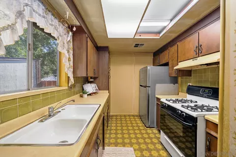 889 Galopago St, Spring Valley, CA 91977 photo 10