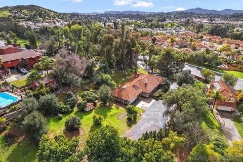 View/Area - 2174 N Ash St, Escondido, CA 92026 photo 2 of 12
