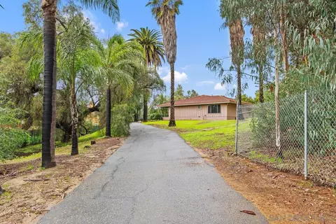 View/Area - 2174 N Ash St, Escondido, CA 92026 photo 3 of 12