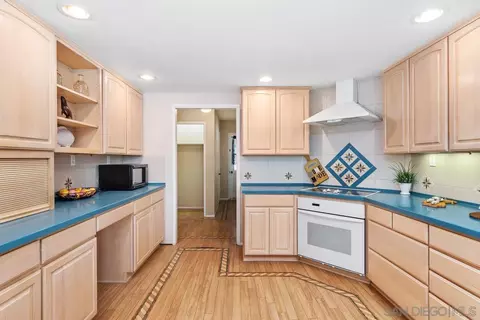 Kitchen - 2174 N Ash St, Escondido, CA 92026 photo 2 of 3