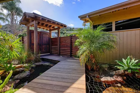 Exterior - 2356 Rue De Anne, La Jolla, CA 92037 photo 2 of 10