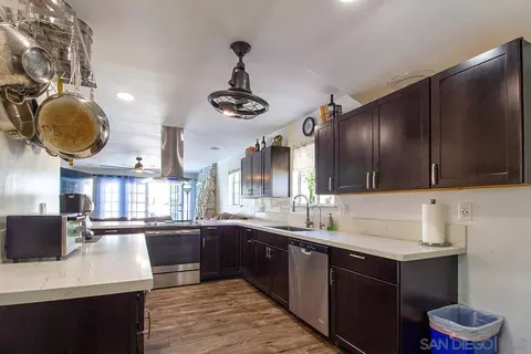 Kitchen - 10376 Limetree Ln, Spring Valley, CA 91977 photo 4 of 6