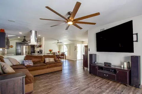 Living - 10376 Limetree Ln, Spring Valley, CA 91977 photo 4 of 5