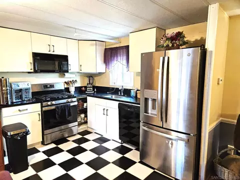 Kitchen - 1315 Pepper Dr #SPC 59, El Cajon, CA 92021 photo 2 of 2