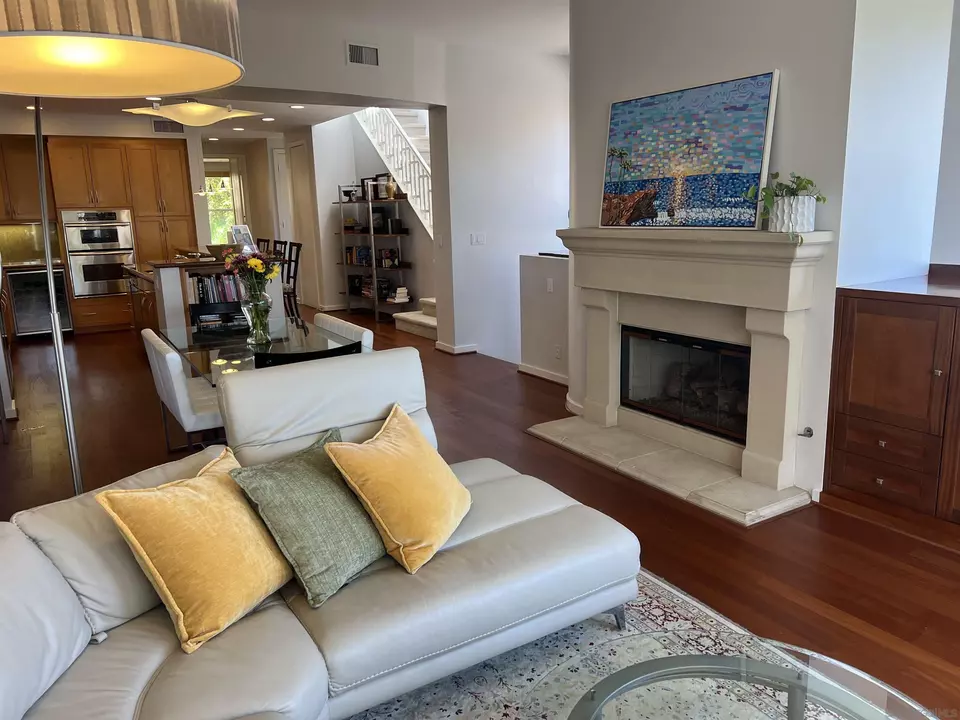 Living - 1544 10th Ave, San Diego, CA 92101 photo 4 of 8