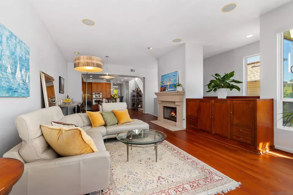 Living - 1544 10th Ave, San Diego, CA 92101 photo 2 of 8