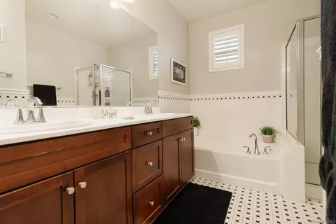 Bath - 1711 Montilla St, Santee, CA 92071 photo 2 of 4
