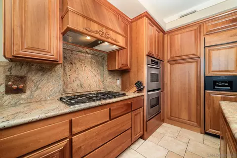 Kitchen - 1176 Sierra Bonita, Fallbrook, CA 92028 photo 4 of 6