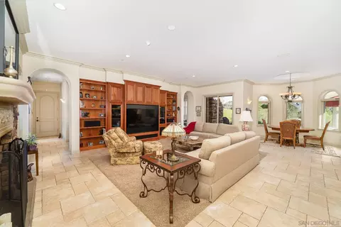 Living - 1176 Sierra Bonita, Fallbrook, CA 92028 photo 3 of 4