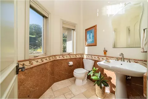 Bath - 1176 Sierra Bonita, Fallbrook, CA 92028 photo 6 of 8