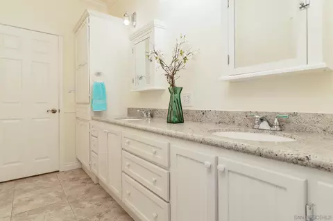 Bath - 34666 Navajo Rd, Julian, CA 92036 photo 1 of 4