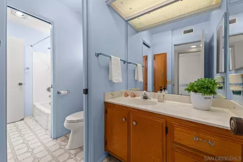 Bath - 1410 3rd St, Coronado, CA 92118 photo 4 of 6