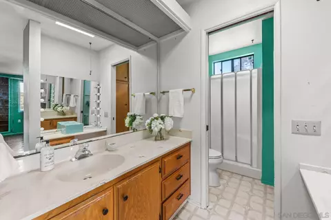 Bath - 1410 3rd St, Coronado, CA 92118 photo 3 of 6