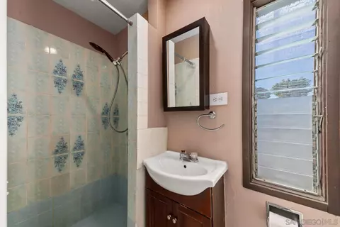 Bath - 1410 3rd St, Coronado, CA 92118 photo 6 of 6