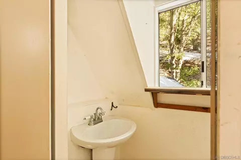Bath - 25123 Moon Dr, Crestline, CA 92325 photo 2 of 2