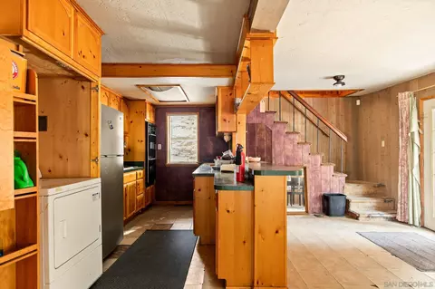 Kitchen - 25123 Moon Dr, Crestline, CA 92325 photo 1 of 3