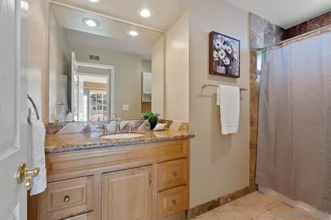 Bath - 14249 Mango Dr, Del Mar, CA 92014 photo 6 of 6