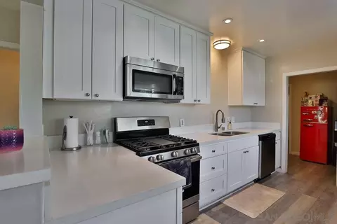 Kitchen - 1340 Somermont Dr, El Cajon, CA 92021 photo 2 of 6