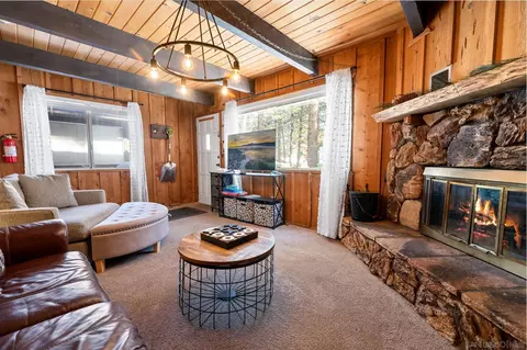 272 Victoria, Sugarloaf, CA 92386