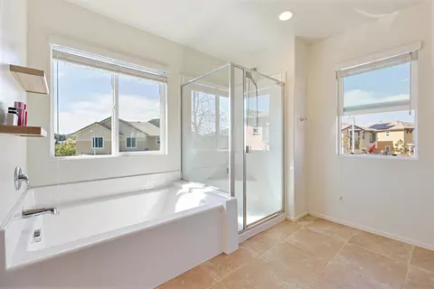 Bath - 271 Spotted Saddle Way, Fallbrook, CA 92028 photo 2 of 4