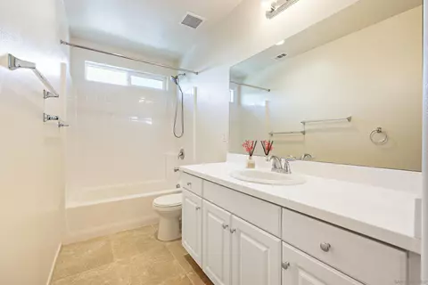 Bath - 271 Spotted Saddle Way, Fallbrook, CA 92028 photo 4 of 4
