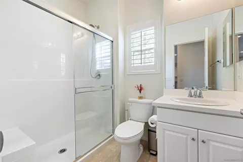 Bath - 271 Spotted Saddle Way, Fallbrook, CA 92028 photo 1 of 4