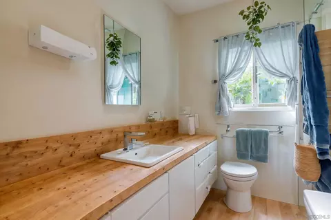 Bath - 3516 S Cordoba Ave, Spring Valley, CA 91977 photo 1 of 2