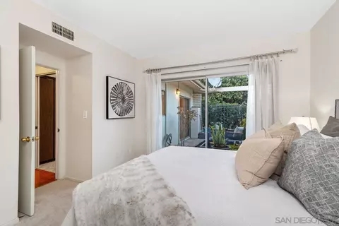 Bedroom - 7017 Estrella De Mar Rd, Carlsbad, CA 92009 photo 2 of 7