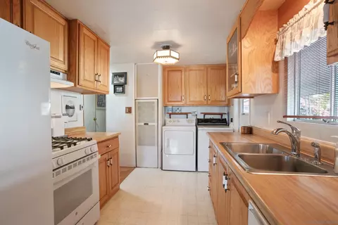 Kitchen - 444 N El Camino Real #92, Encinitas, CA 92024 photo 1 of 4