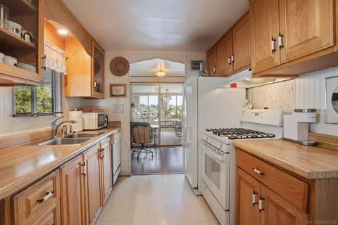 Kitchen - 444 N El Camino Real #92, Encinitas, CA 92024 photo 3 of 4