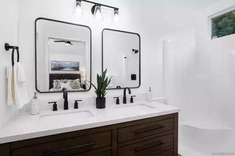 Bath - 31915 Calle Vimianzo, Temecula, CA 92592 photo 1 of 2