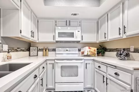 Kitchen - 13933 Midland Rd, Poway, CA 92064 photo 2 of 2