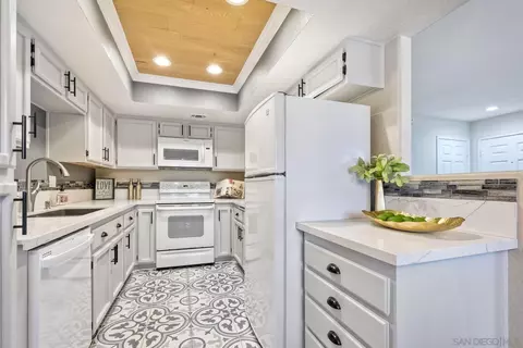 Kitchen - 13933 Midland Rd, Poway, CA 92064 photo 1 of 2