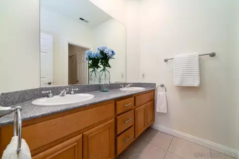 Bath - 2048 Avocado Knoll Ln, Fallbrook, CA 92028 photo 5 of 9