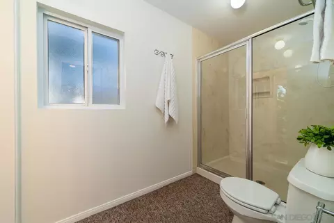 Bath - 2048 Avocado Knoll Ln, Fallbrook, CA 92028 photo 7 of 9