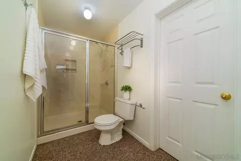 Bath - 2048 Avocado Knoll Ln, Fallbrook, CA 92028 photo 8 of 9
