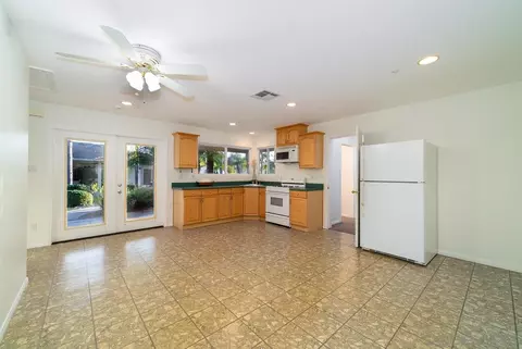 Kitchen - 2048 Avocado Knoll Ln, Fallbrook, CA 92028 photo 5 of 6
