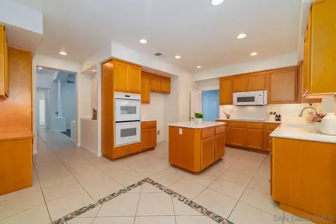 Kitchen - 2048 Avocado Knoll Ln, Fallbrook, CA 92028 photo 1 of 6